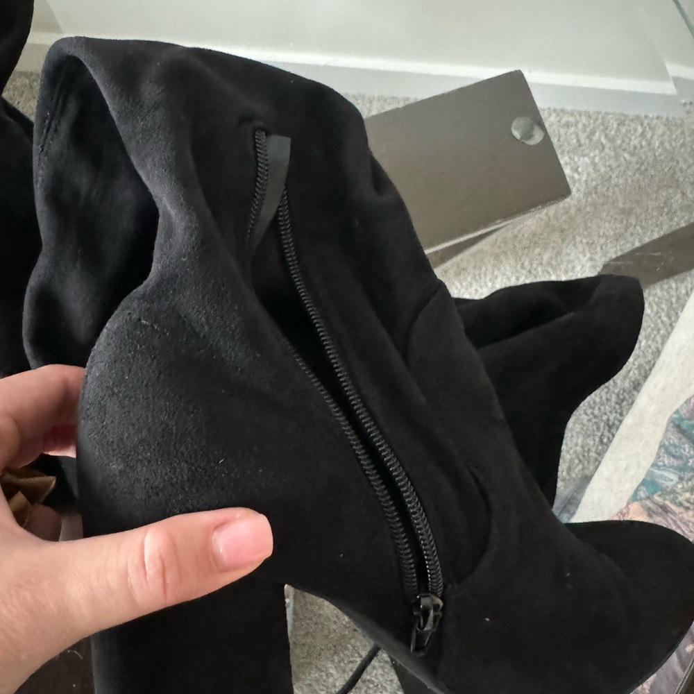 Knee high black boots - Picture 8 of 10
